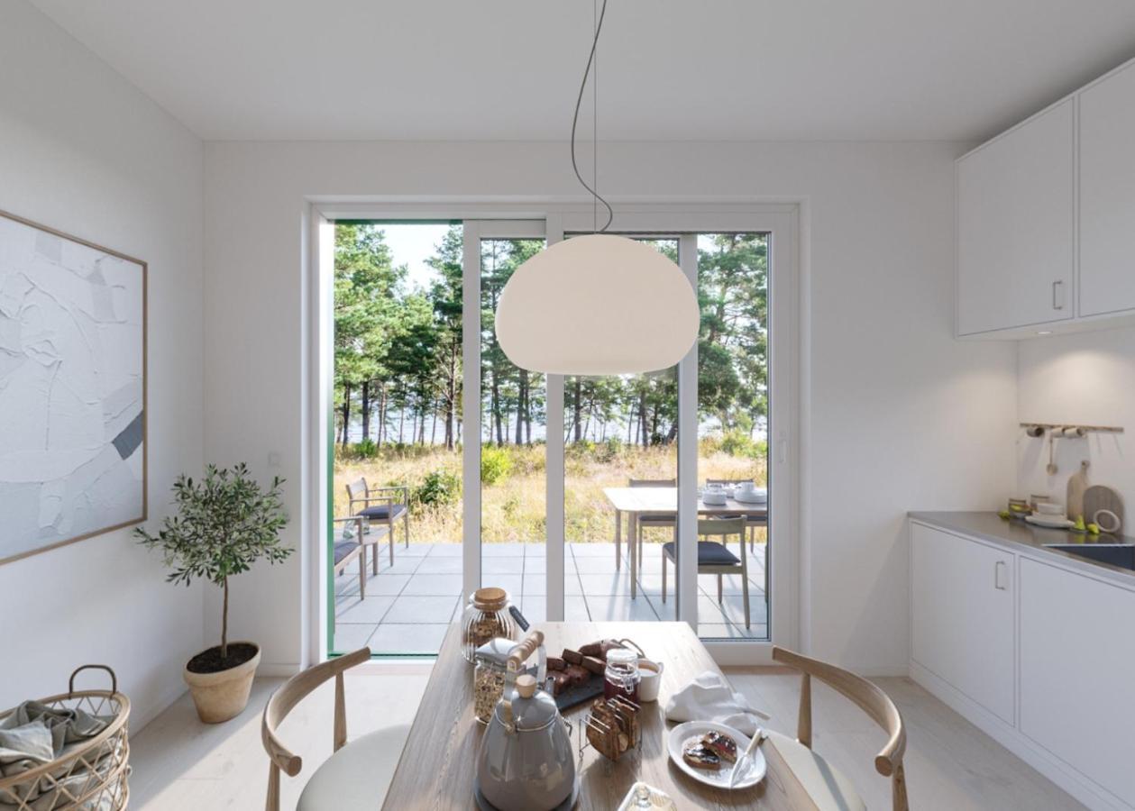Vaestoes Strand By First Hotels Lärbro 外观 照片